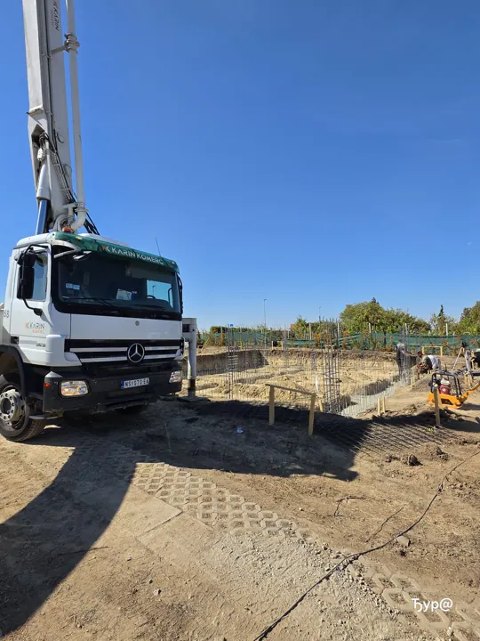 Betoniranje temelja — kadar 8 sa gradilišta u Starom Slankamenu.
