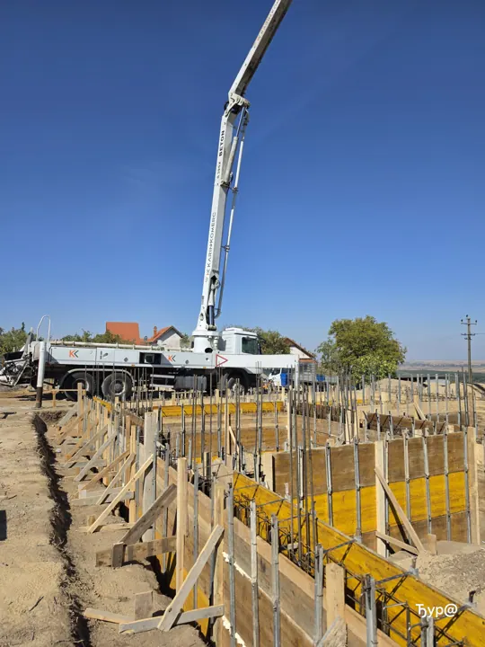 Betoniranje temelja — kadar 3 sa gradilišta u Starom Slankamenu.