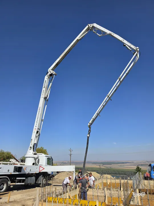 Betoniranje temelja — kadar 14 sa gradilišta u Starom Slankamenu.